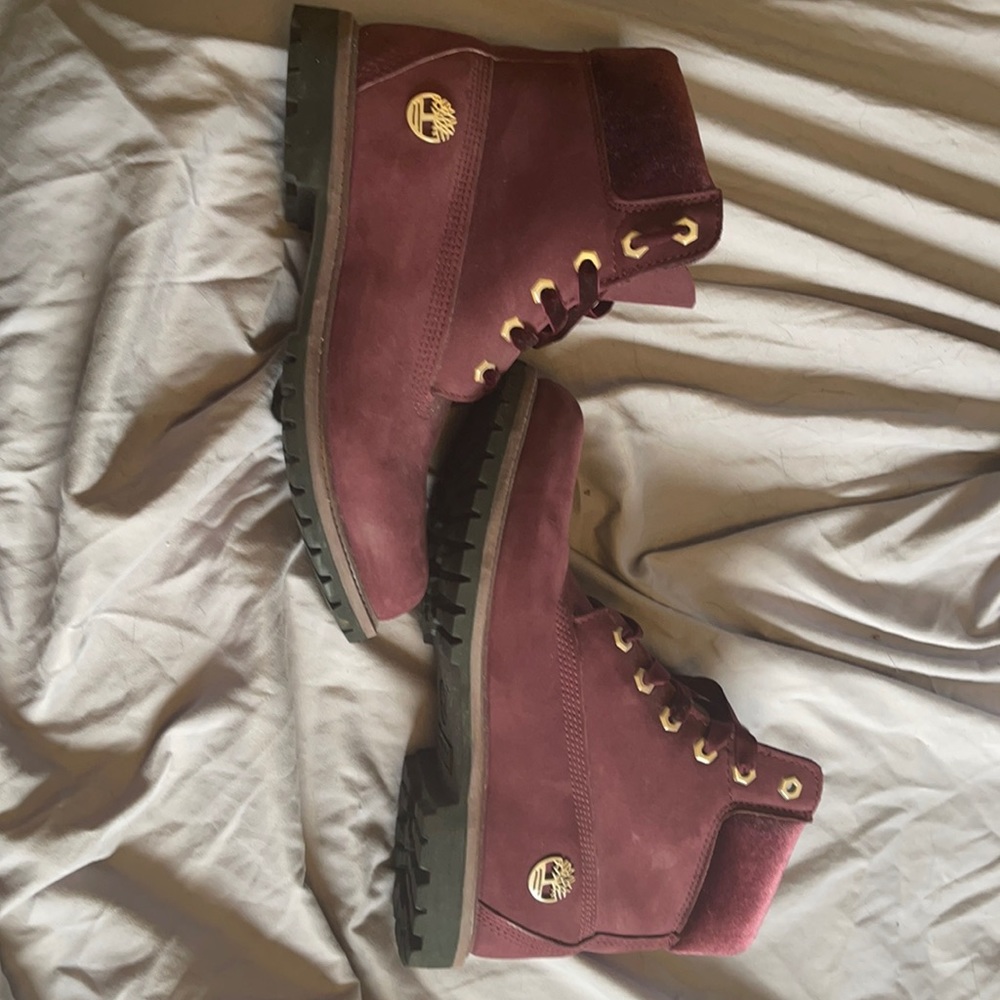 Maroon velvet timberland